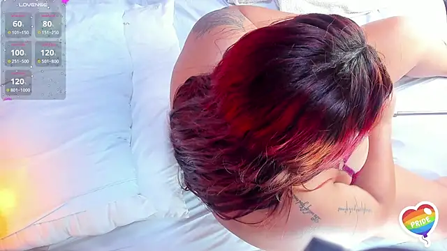 Snapshot of Amberluy chatting on October 1, 2025, 8:24 pm Amberluy online show from October 1, 2025, 8:24 pm