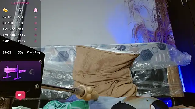 Snapshot of Candy21_ chatting on October 7, 2025, 8:32 pm Candy21 online show from October 7, 2025, 8:32 pm