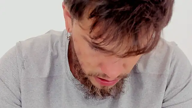 Snapshot of Beard_xox chatting on October 13, 2025, 9:05 pm Beard xox online show from October 13, 2025, 9:05 pm