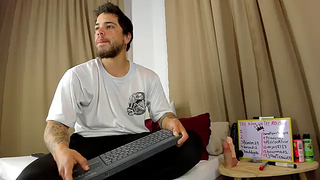 Snapshot of Beard_xox chatting on January 25, 2025, 9:57 pm Beard xox online show from January 25, 2025, 9:57 pm