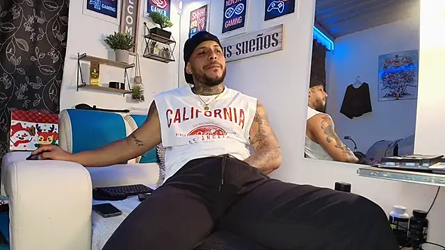 Snapshot of Leenar_Key chatting on October 3, 2025, 2:15 am Leenar Key online show from October 3, 2025, 2:15 am