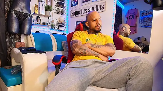 Leenar Key online show from February 14, 2026, 11:54 am