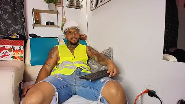 Snapshot of Leenar_Key chatting on September 30, 2025, 1:44 am Leenar Key online show from September 30, 2025, 1:44 am