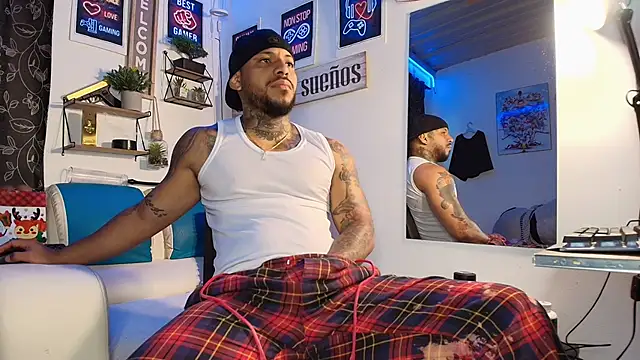 Snapshot of Leenar_Key chatting on October 4, 2025, 1:34 pm Leenar Key online show from October 4, 2025, 1:34 pm