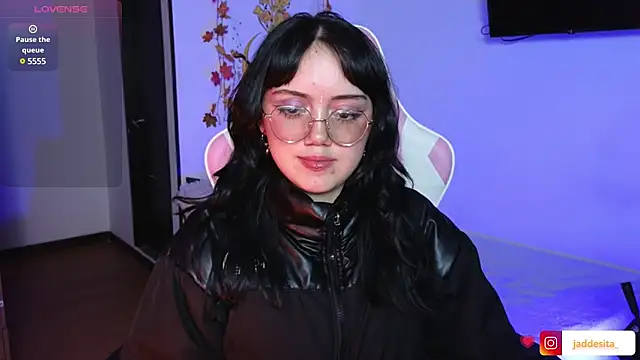Snapshot of suzumi__ chatting on January 5, 2025, 12:52 am suzumi online show from January 5, 2025, 12:52 am