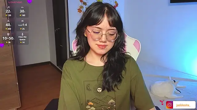 Snapshot of suzumi__ chatting on January 23, 2025, 6:39 am suzumi online show from January 23, 2025, 6:39 am