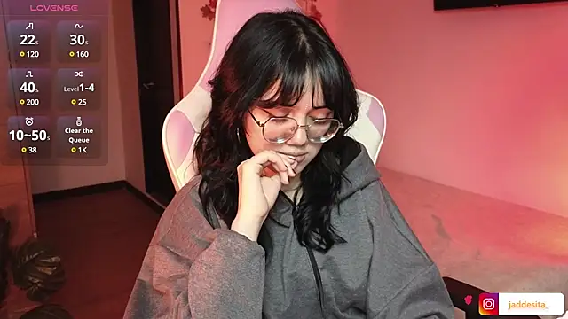 Snapshot of suzumi__ chatting on December 5, 2024, 9:00 am suzumi online show from December 5, 2024, 9:00 am