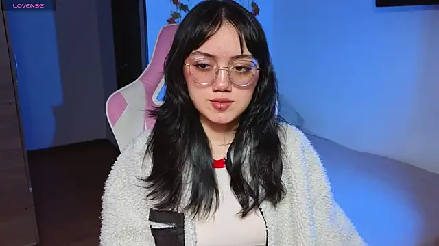 Snapshot of suzumi__ chatting on January 24, 2025, 5:31 am suzumi online show from January 24, 2025, 5:31 am