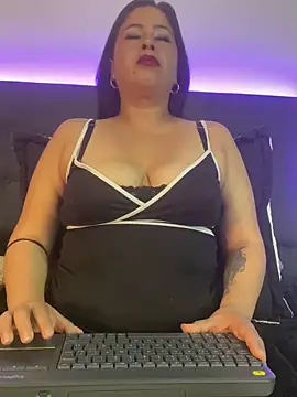 Snapshot of Leahstonee2 chatting on March 9, 2025, 12:10 am Leahstonee2 online show from March 9, 2025, 12:10 am