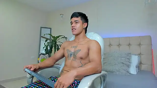 Snapshot of Rob_saenz_ chatting on March 2, 2025, 6:13 pm Rob saenz online show from March 2, 2025, 6:13 pm