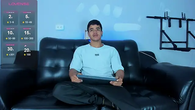 Snapshot of Rob_saenz_ chatting on March 6, 2025, 1:14 pm Rob saenz online show from March 6, 2025, 1:14 pm