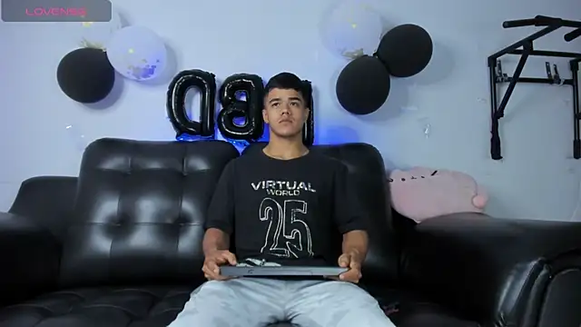 Snapshot of Rob_saenz_ chatting on February 17, 2025, 1:11 pm Rob saenz online show from February 17, 2025, 1:11 pm