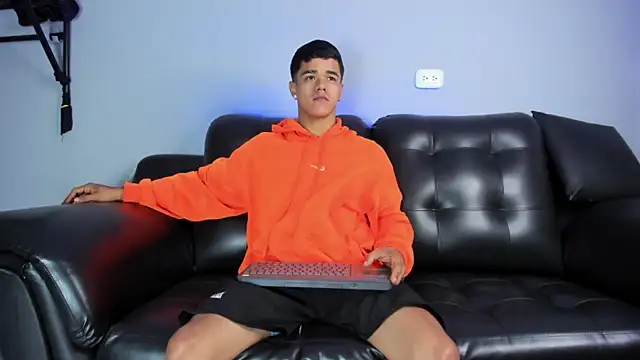 Snapshot of Rob_saenz_ chatting on March 13, 2025, 1:40 pm Rob saenz online show from March 13, 2025, 1:40 pm