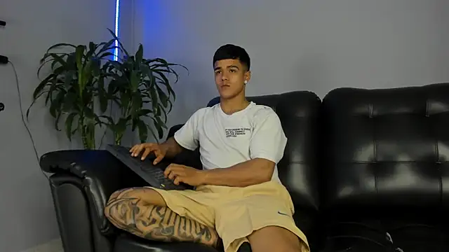 Snapshot of Rob_saenz_ chatting on September 24, 2025, 3:51 pm Rob saenz online show from September 24, 2025, 3:51 pm