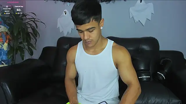 Snapshot of Rob_saenz_ chatting on October 14, 2025, 11:55 am Rob saenz online show from October 14, 2025, 11:55 am