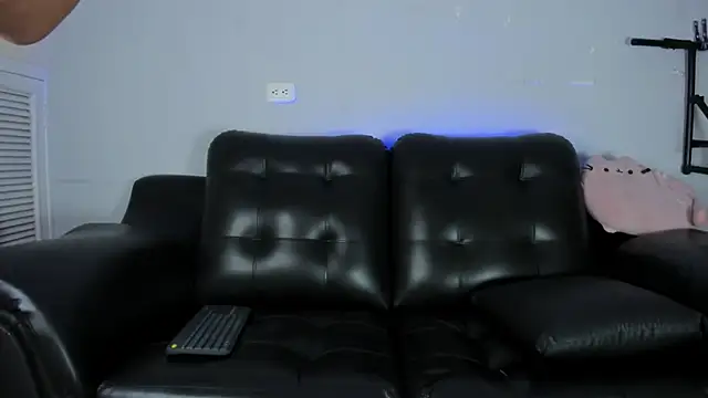 Snapshot of Rob_saenz_ chatting on February 27, 2025, 1:49 pm Rob saenz online show from February 27, 2025, 1:49 pm