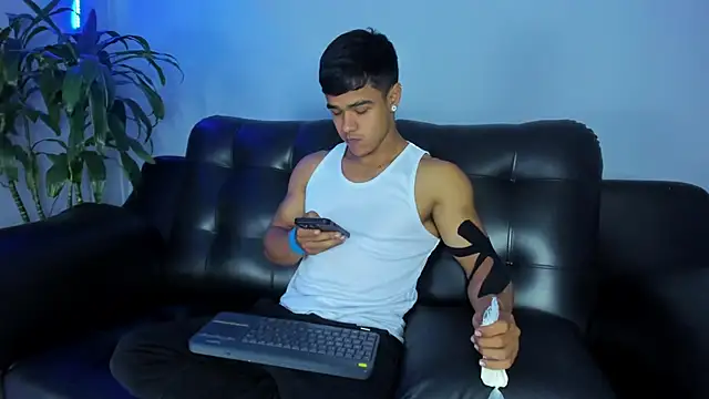 Snapshot of Rob_saenz_ chatting on September 30, 2025, 2:34 pm Rob saenz online show from September 30, 2025, 2:34 pm