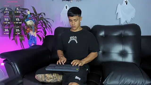 Snapshot of Rob_saenz_ chatting on October 23, 2025, 1:54 pm Rob saenz online show from October 23, 2025, 1:54 pm