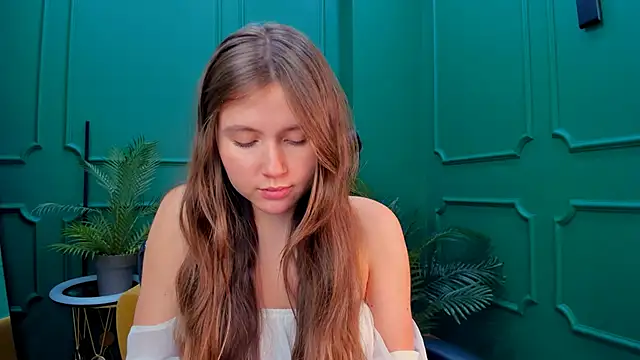 MaryannSoftt online show from December 5, 2024, 3:33 pm