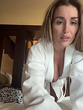 UKSYDNEYFOX online show from March 20, 2025, 3:14 pm