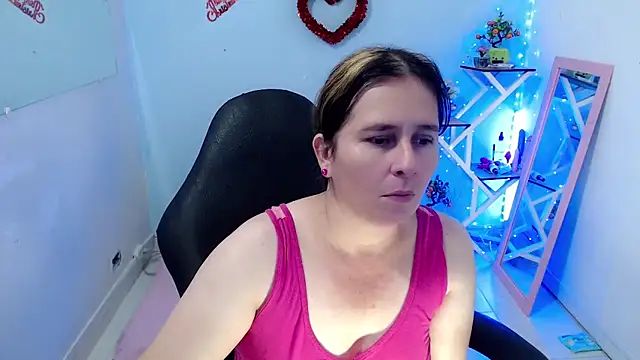 Snapshot of victoria_jones chatting on February 21, 2026, 1:35 pm victoria jones online show from February 21, 2026, 1:35 pm