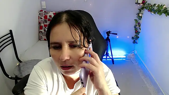 victoria jones online show from February 7, 2025, 6:13 pm