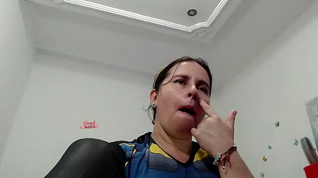 victoria jones online show from April 4, 2026, 2:01 pm