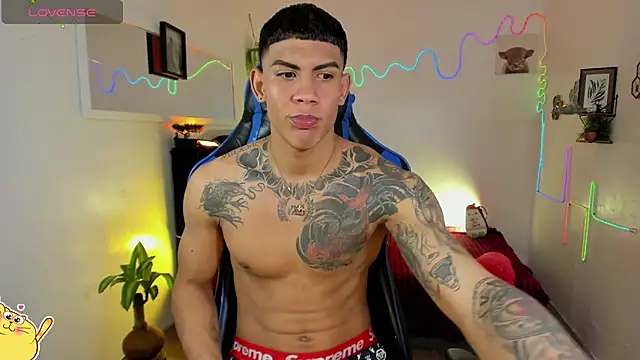 Snapshot of Damian_latinxxx chatting on February 18, 2026, 3:04 am Damian latinxxx online show from February 18, 2026, 3:04 am