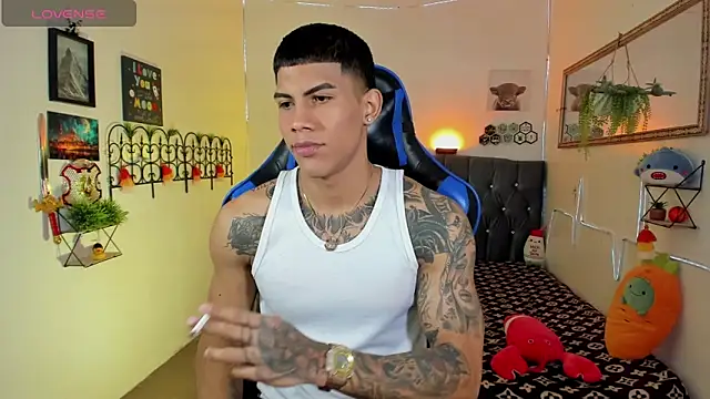 Snapshot of Damian_latinxxx chatting on February 4, 2026, 3:12 am Damian latinxxx online show from February 4, 2026, 3:12 am