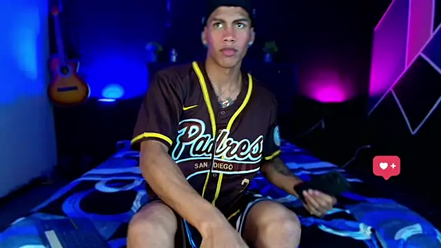 Damian latinxxx online show from February 25, 2025, 3:09 am