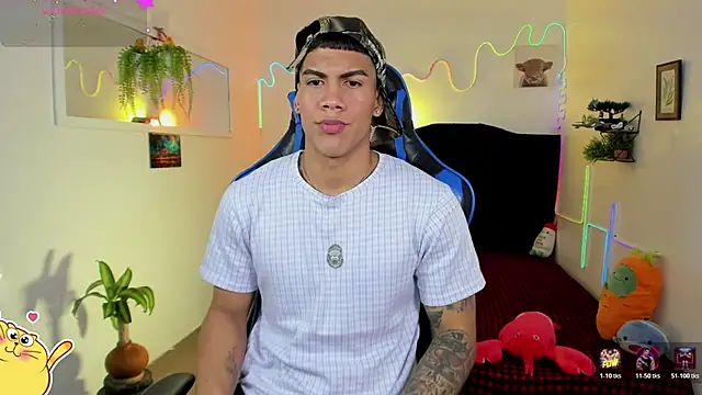 Snapshot of Damian_latinxxx chatting on February 20, 2026, 3:03 am Damian latinxxx online show from February 20, 2026, 3:03 am