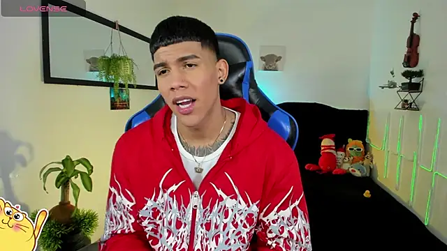 Snapshot of Damian_latinxxx chatting on February 27, 2026, 3:18 am Damian latinxxx online show from February 27, 2026, 3:18 am