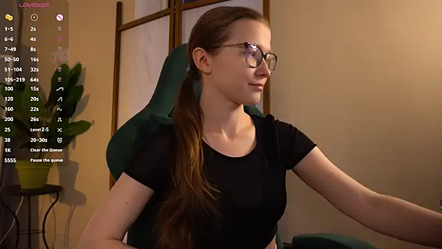 brendacom online show from October 13, 2025, 5:42 am