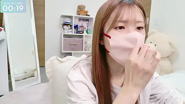 Snapshot of -SHINON- chatting on October 16, 2025, 3:20 pm -SHINON- online show from October 16, 2025, 3:20 pm