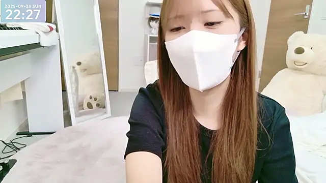 Snapshot of -SHINON- chatting on September 28, 2025, 1:29 pm -SHINON- online show from September 28, 2025, 1:29 pm