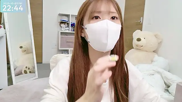 Snapshot of -SHINON- chatting on October 3, 2025, 1:45 pm -SHINON- online show from October 3, 2025, 1:45 pm