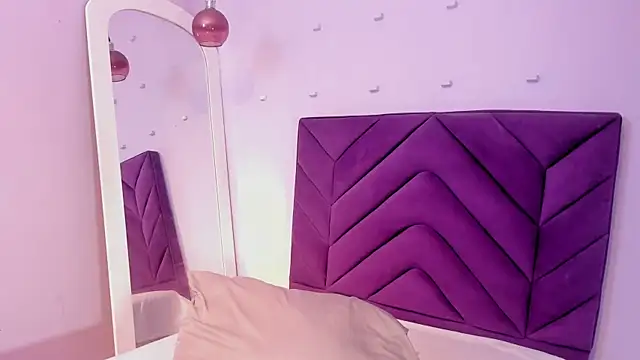 Isabellsmmith online show from September 27, 2025, 8:26 pm