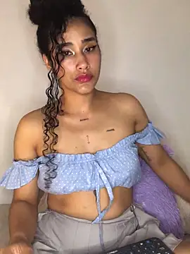 Snapshot of jaderossxx chatting on February 4, 2025, 10:13 pm jaderossxx online show from February 4, 2025, 10:13 pm