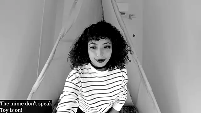 Ariella Ruiz online show from October 14, 2025, 12:50 pm