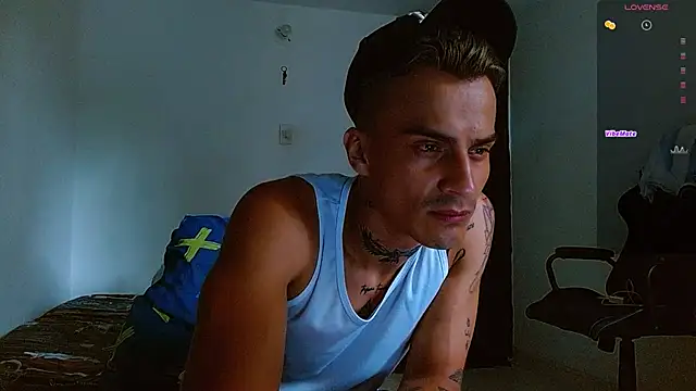 bray hotboy777 online show from March 12, 2026, 9:52 pm