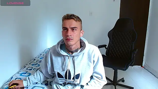 Snapshot of bray_hotboy777 chatting on October 12, 2025, 3:35 pm bray hotboy777 online show from October 12, 2025, 3:35 pm