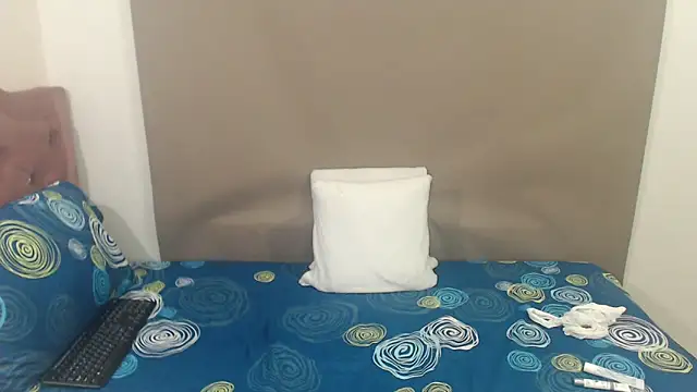 kimberlyjamexxx online show from February 22, 2026, 4:15 am