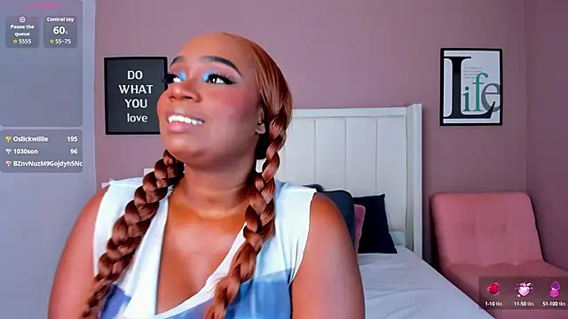 Snapshot of Britanymooree chatting on September 26, 2025, 7:54 pm Britanymooree online show from September 26, 2025, 7:54 pm