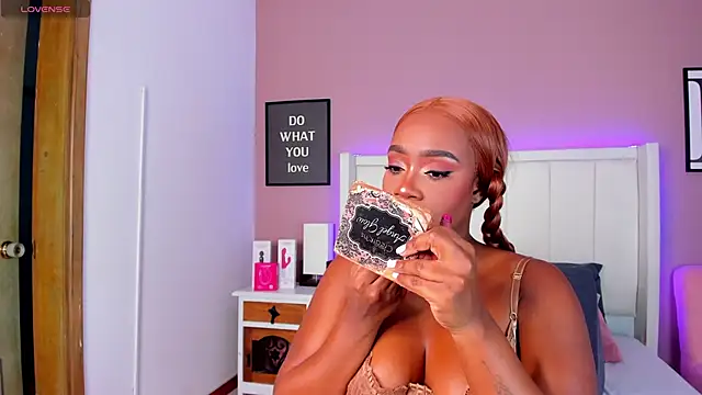 Snapshot of Britanymooree chatting on September 27, 2025, 6:47 pm Britanymooree online show from September 27, 2025, 6:47 pm