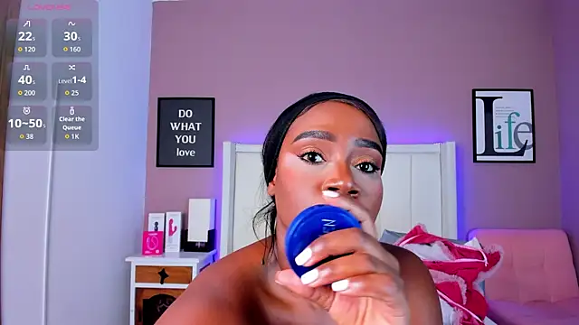 Snapshot of Britanymooree chatting on October 1, 2025, 9:29 pm Britanymooree online show from October 1, 2025, 9:29 pm