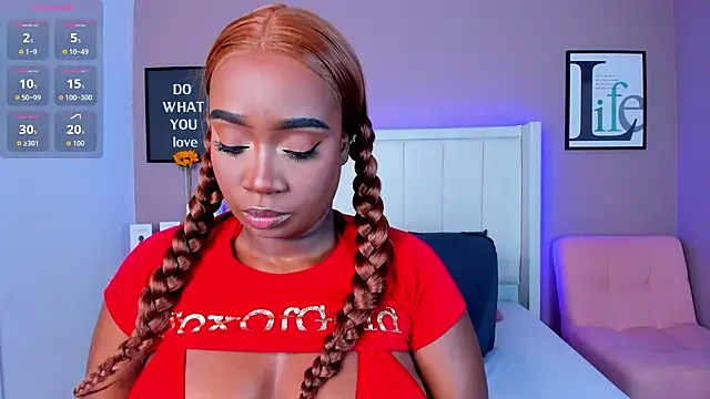 Snapshot of Britanymooree chatting on September 24, 2025, 7:42 pm Britanymooree online show from September 24, 2025, 7:42 pm