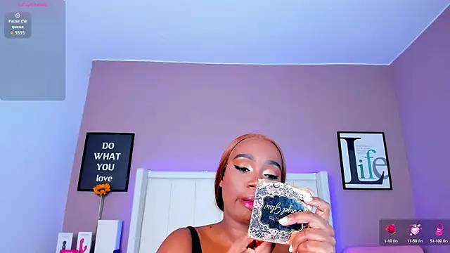 Snapshot of Britanymooree chatting on September 23, 2025, 8:27 pm Britanymooree online show from September 23, 2025, 8:27 pm