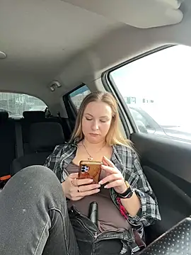 Snapshot of OlgaBuzzz chatting on February 9, 2026, 7:39 am OlgaBuzzz online show from February 9, 2026, 7:39 am