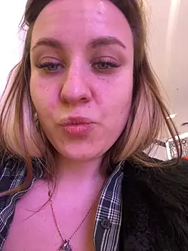 Snapshot of OlgaBuzzz chatting on February 6, 2026, 8:54 am OlgaBuzzz online show from February 6, 2026, 8:54 am