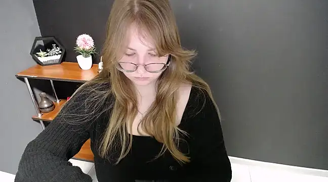 lady minx online show from February 28, 2025, 10:30 am